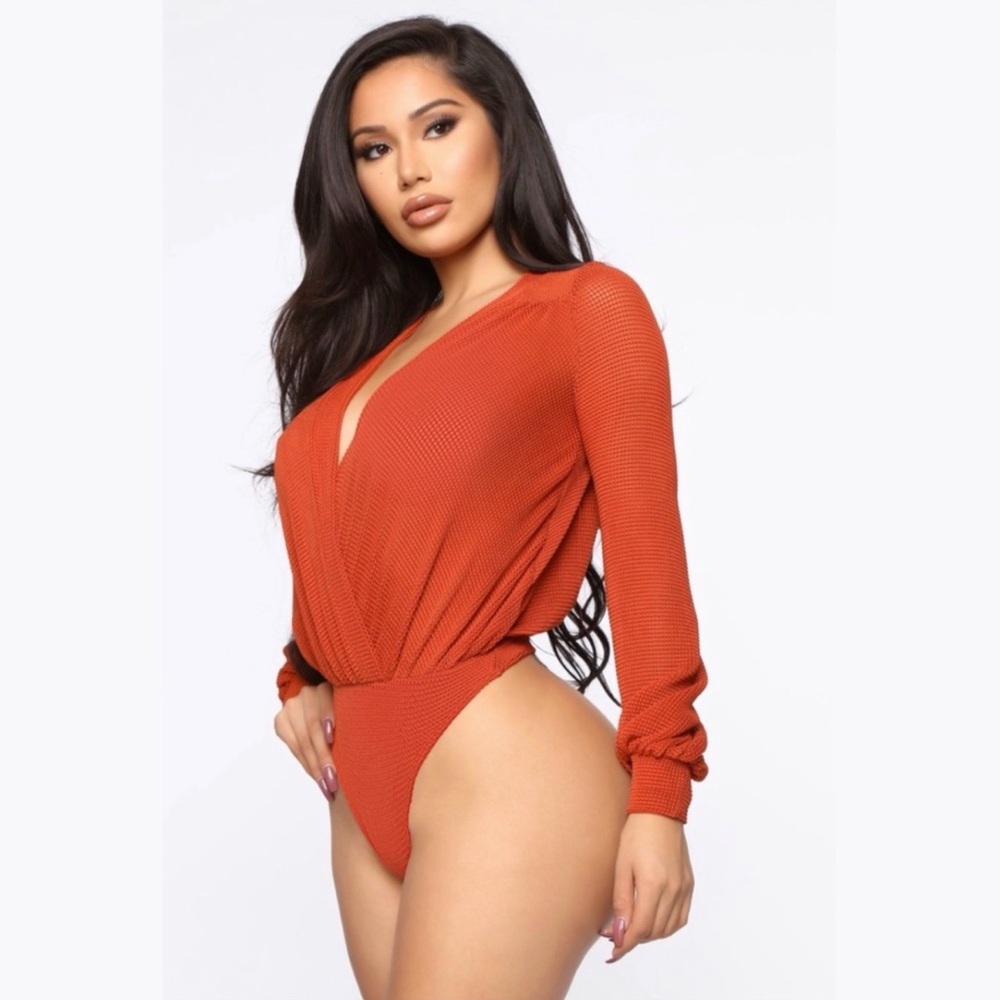 NWT Fashion Nova Rust Surplice Neckline Bodysuit in Rust/Burnt Orange